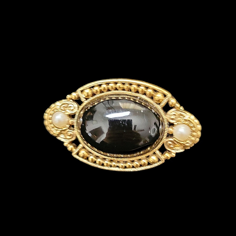 1928 Vintage Goldtone Brooch Pin with Faux Black Cabochon & Pearls 1"x1.75"